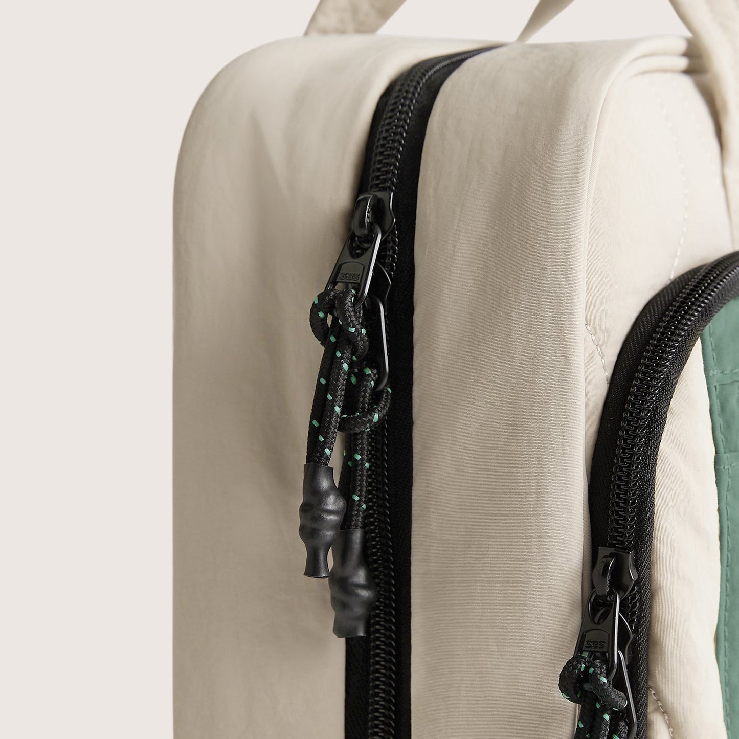 (free gift) Paz Hanging Toiletry Bag